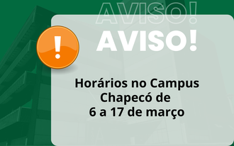 Imagem com fundo verde e um retângulo claro em cima, com os textos "aviso: Horários no Campus Chapecó de  6 a 17 de março". Há uma exclamação em um círculo laranja no canto do retângulo claro