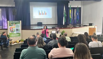 Janete durante a palestra realizada no dia 20 de junho em Itapejara D'Oeste.