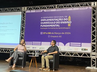 O professor Willian Simões, da UFFS, atuou como mediador da conferência